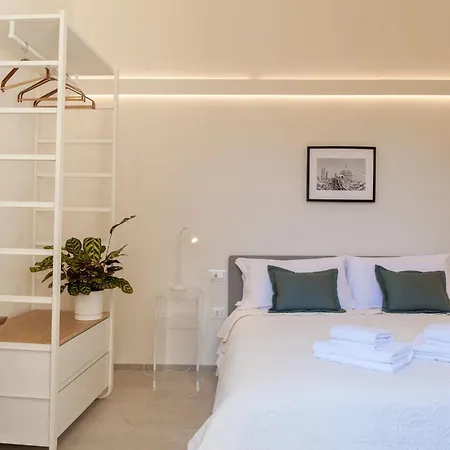 Bright Terrace Loft In Center דירה *