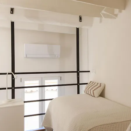 Bright Terrace Loft In Center *