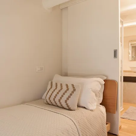 Bright Terrace Loft In Center *